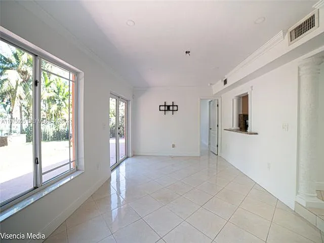 783 W 78th St — Photo 5