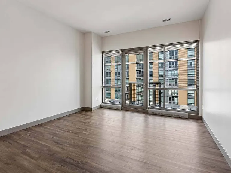 Midtown Crossing Apartments — Photo 91