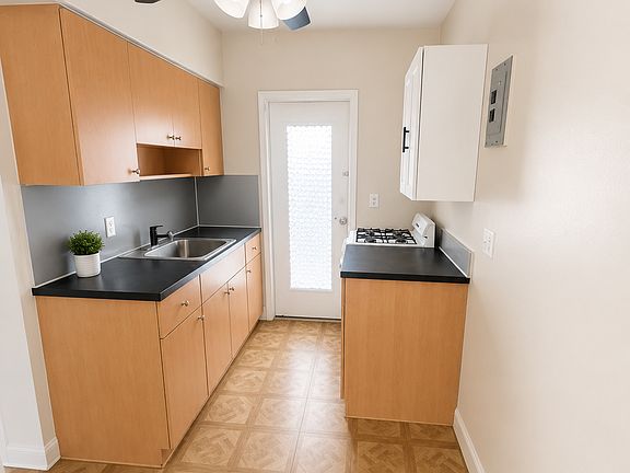 4th image of 1620 SW 4th St #2
