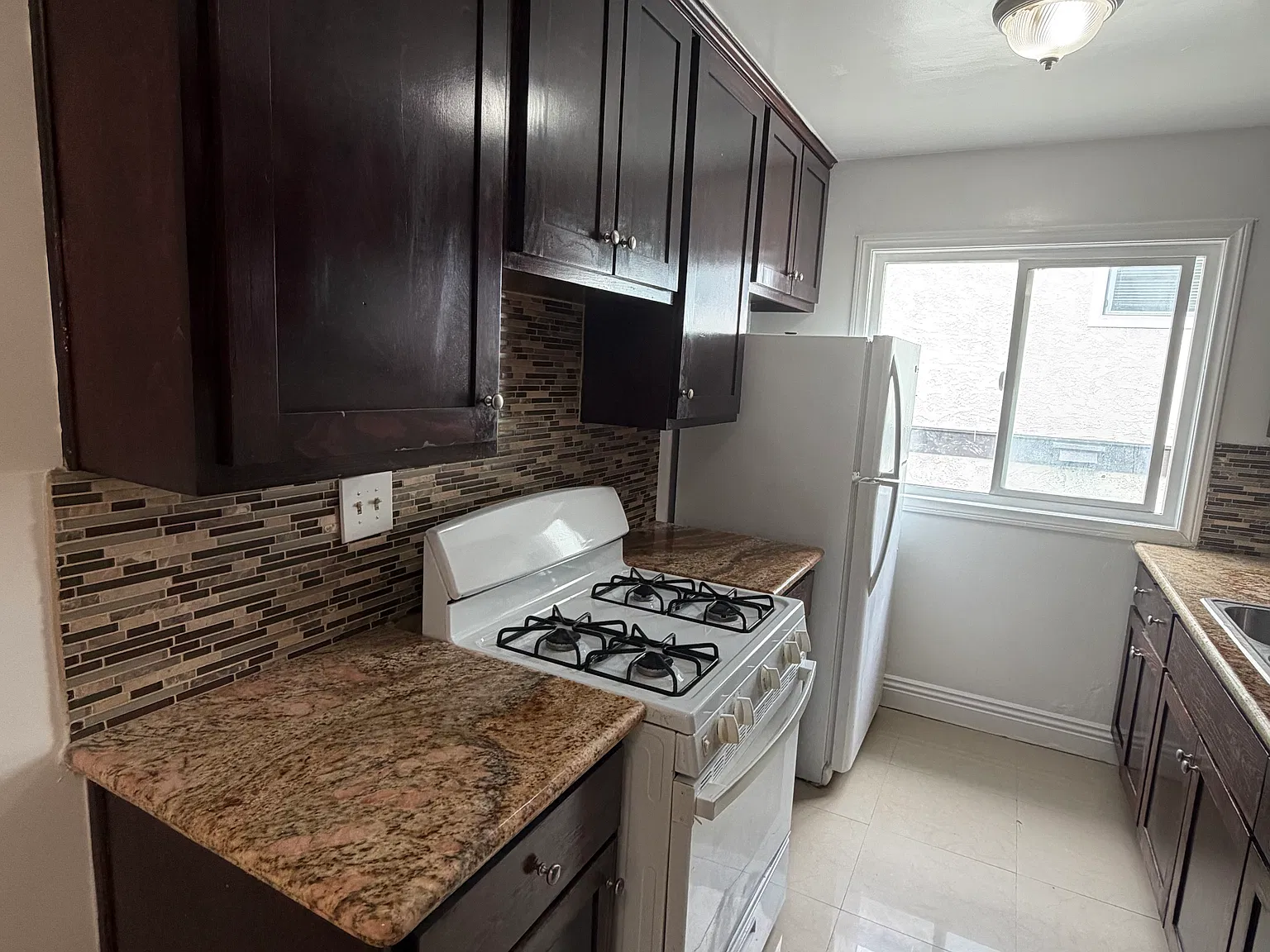 2 bed, 900 sqft, $1,990 — Photo 3