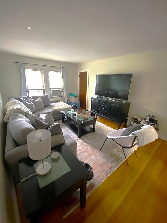 2 bed, 850 sqft, $2,000 — Photo 3