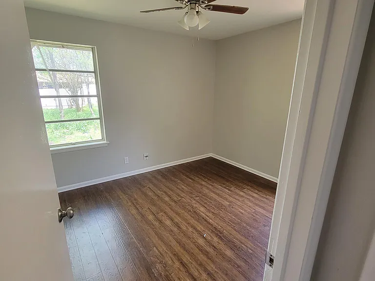 2523 Gross Rd — Photo 4