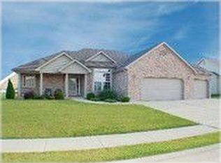 230 Baneberry Dr, Highland, IL
