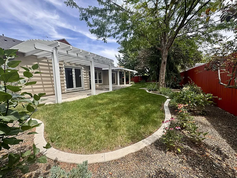 1349 Tennessee Dr — Photo 14