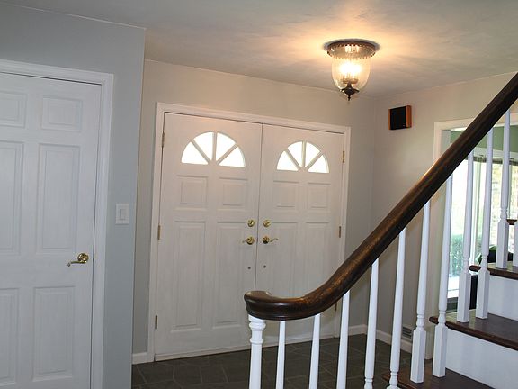 foyer w/slate floors