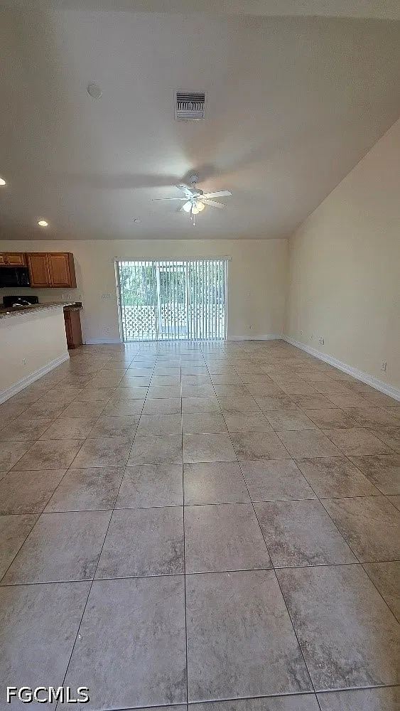 3 bed, 2.0 bath, 1675 sqft, $1,745 — Photo 3