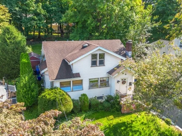 10 Welshman Ct, Caldwell Boro Twp., NJ 07006