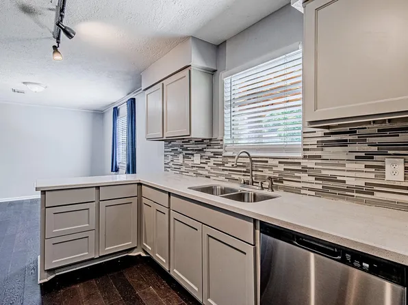 214 Brookdale Dr, League City, TX 77573