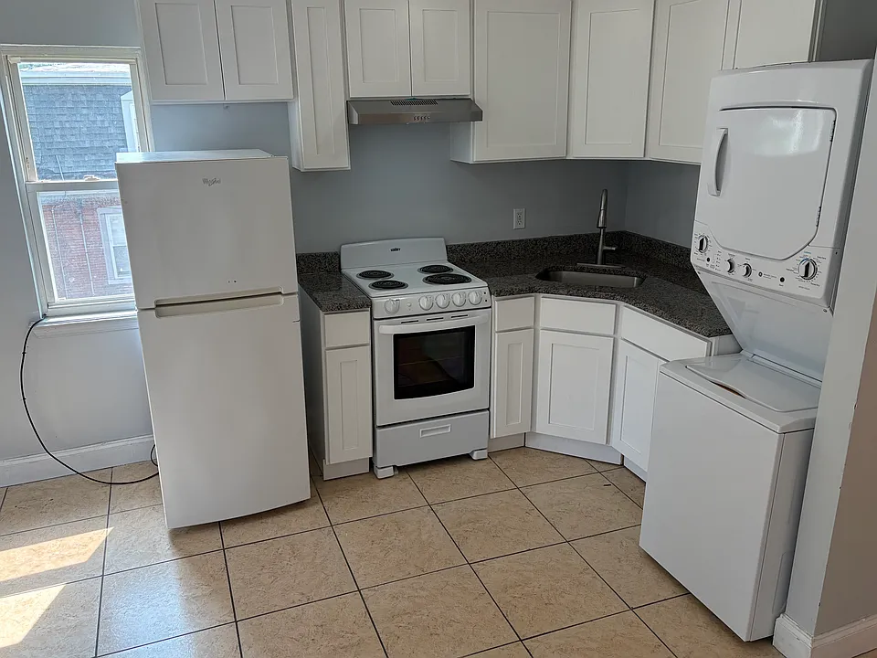 170 Manheim St #3