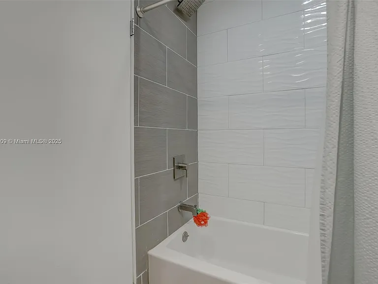 2601 NE 11th Ct — Photo 35