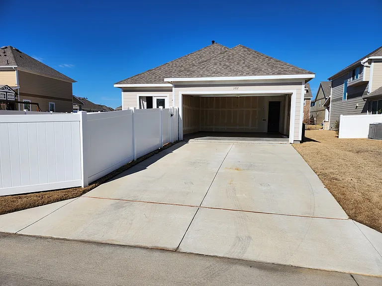 1412 Ellis Ln — Photo 21