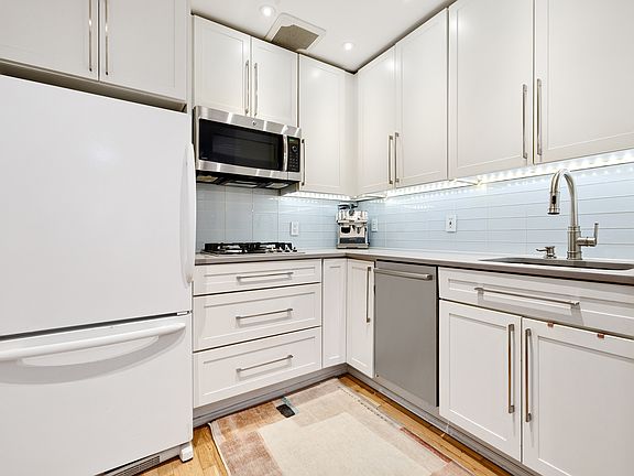 3rd image of 427 7th Ave APT 2