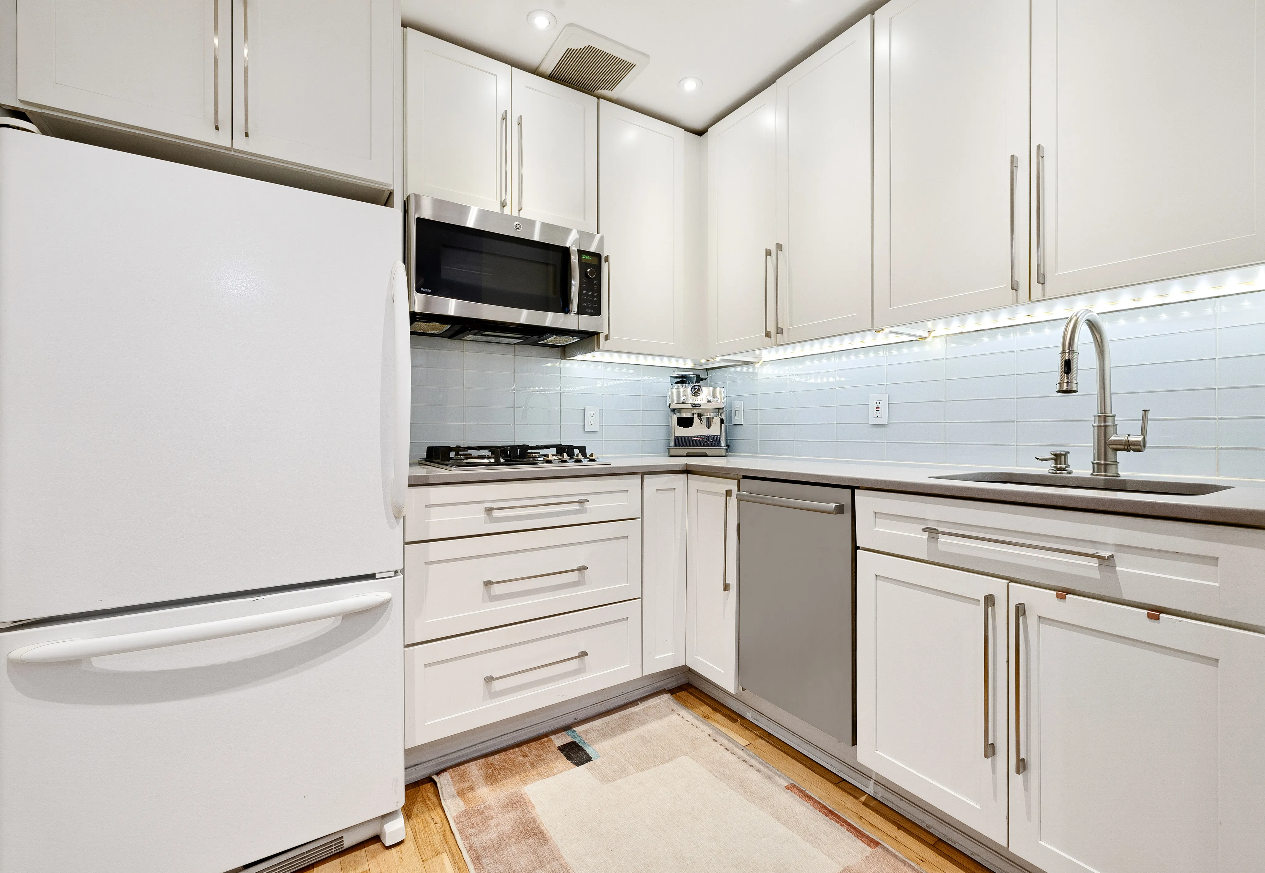 西海岸2 L Seven - 1222 Harrison St San Francisco CA | Zillow