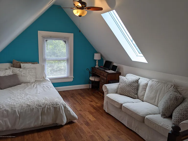 1121 Bay Ave — Photo 25