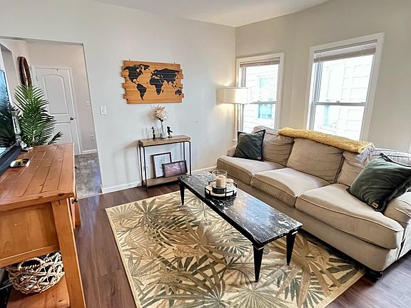 3rd image of 18 Oak Pl Floor 1