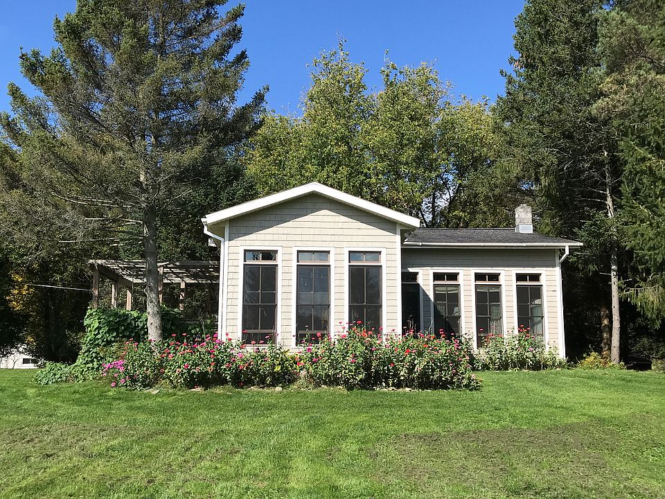 2nd image of 3119 Lake Moraine Rd