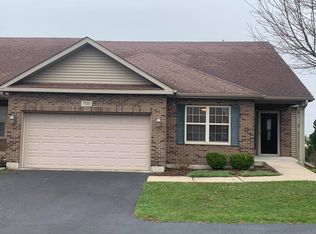 705 Nancy Ct, Sycamore, IL 60178