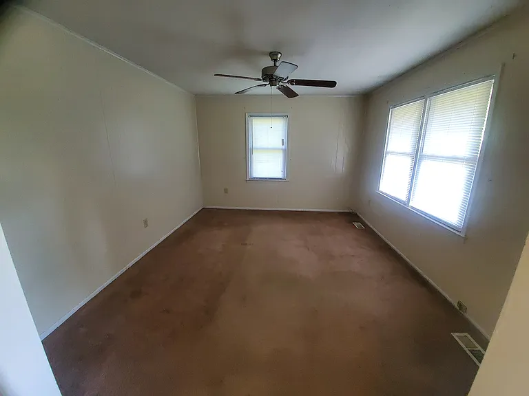 270 Carolina Cir — Photo 8