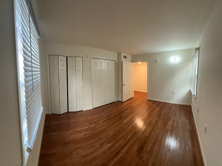 2905 Burch Ave #10 — Photo 33
