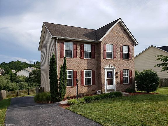 3rd image of 60 Camellia Ln NW