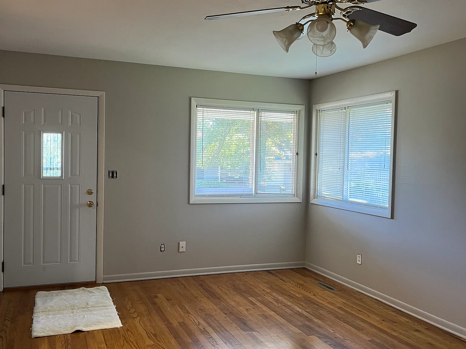 3 bed, 1000 sqft, $1,790 — Photo 2