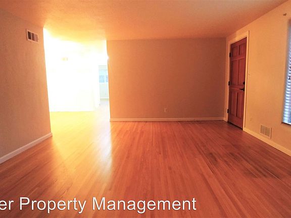 3rd image of 3521 Grandview Dr W