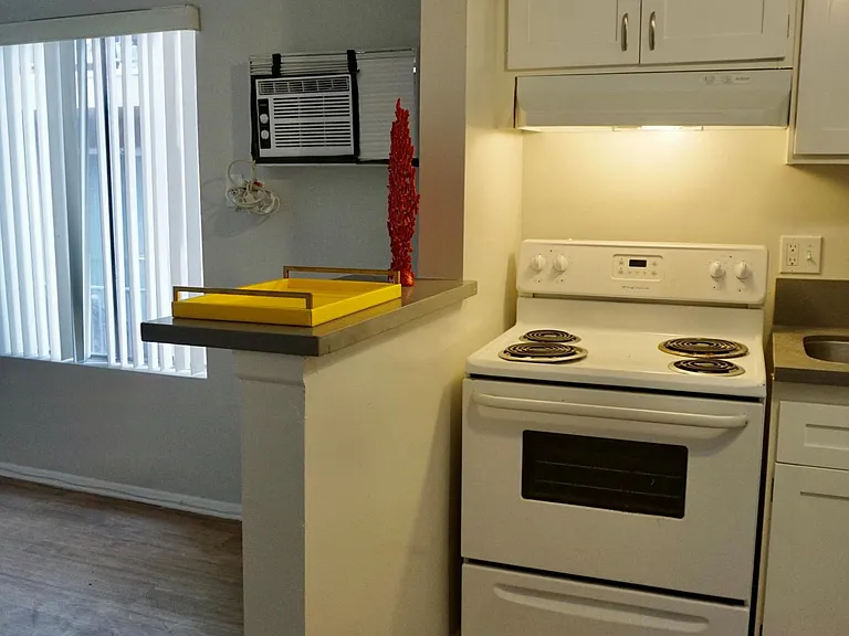 3615 Jasmine Ave #9 — Photo 6
