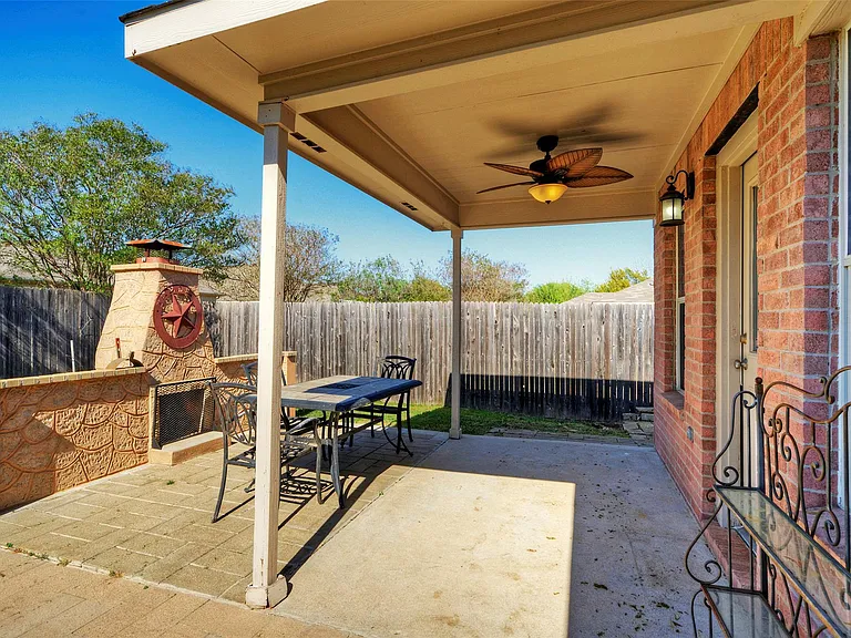 913 Dexter Dr — Photo 9