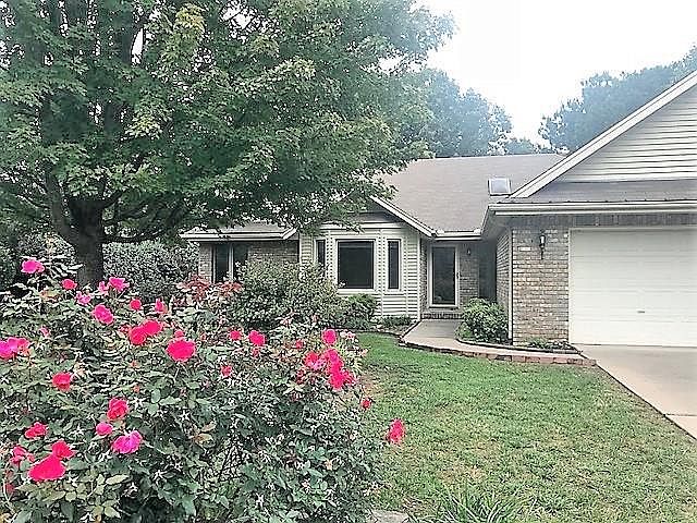 1st image of 290 Stoneykirk Dr