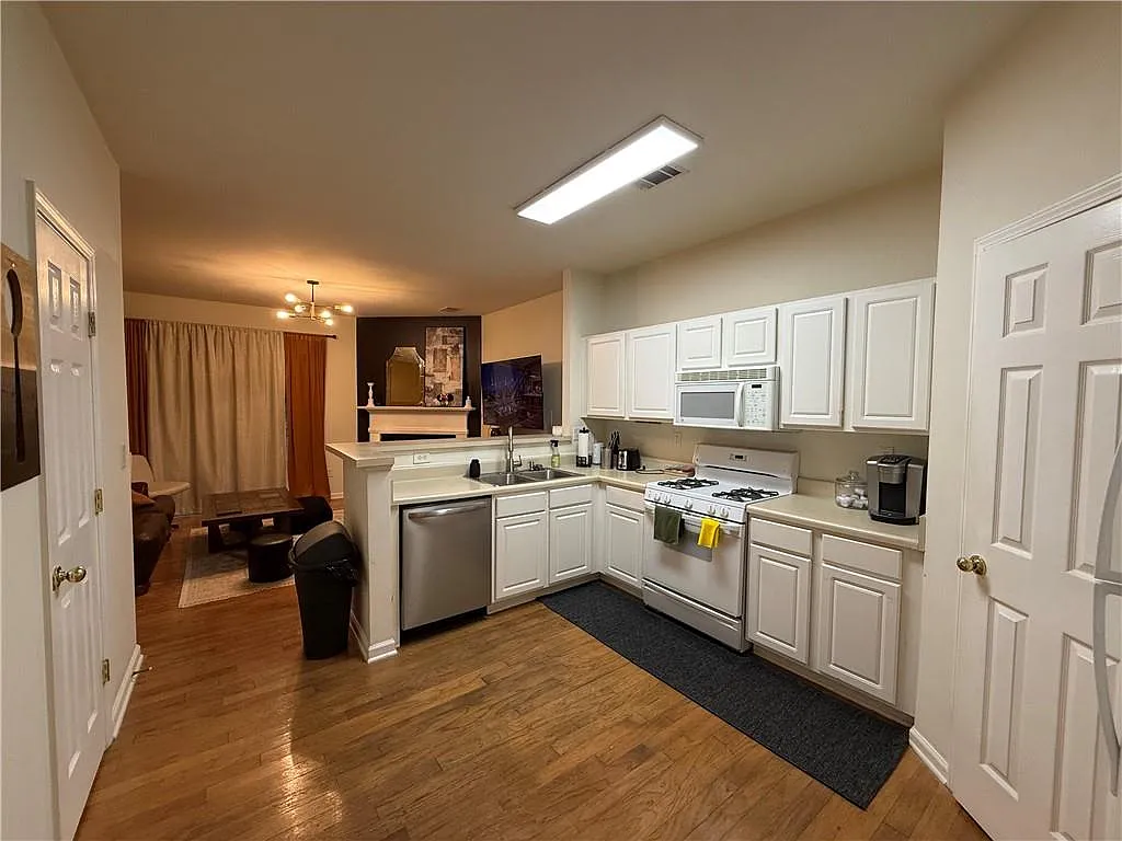 2 bed, 2.5 bath, 1240 sqft, $2,250 — Photo 3