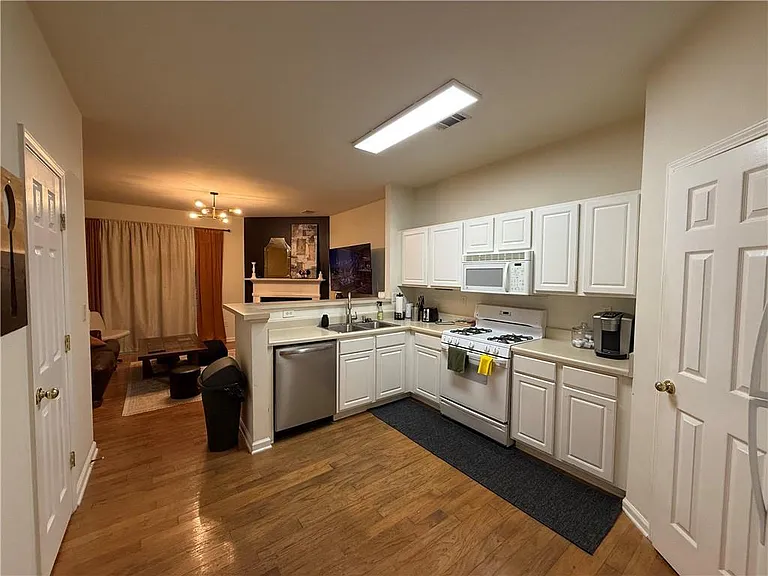 1487 Cove Creek Cir — Photo 3