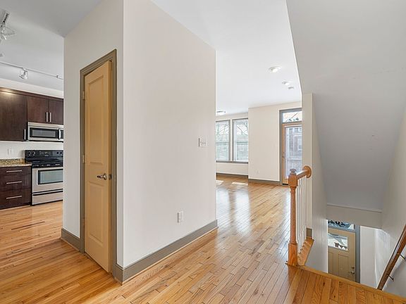 3rd image of 2620-2626 W Grace St #2622
