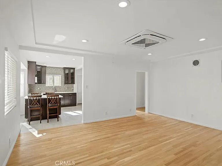 300 W Hillsdale St #2 — Photo 4