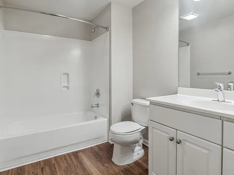 Kensington Apartments — Photo 36