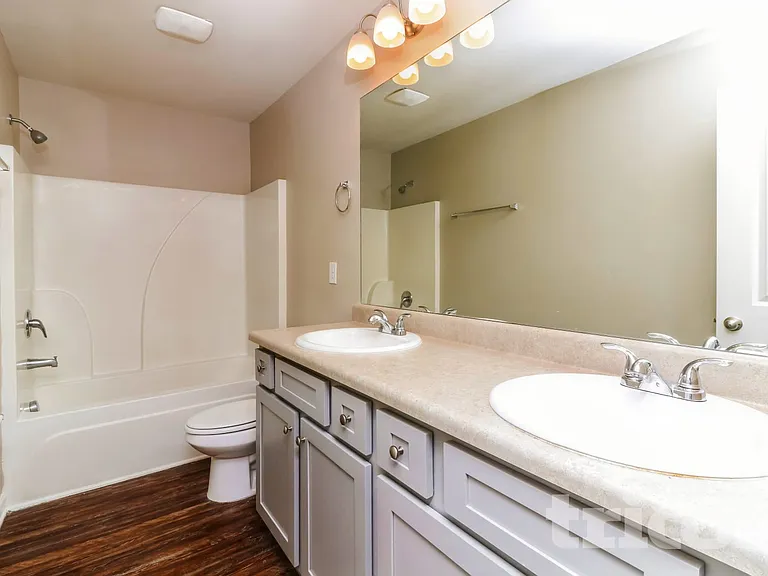 33 Ireland Ln — Photo 11
