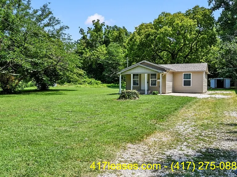 2518 N Weller Ave — Photo 30