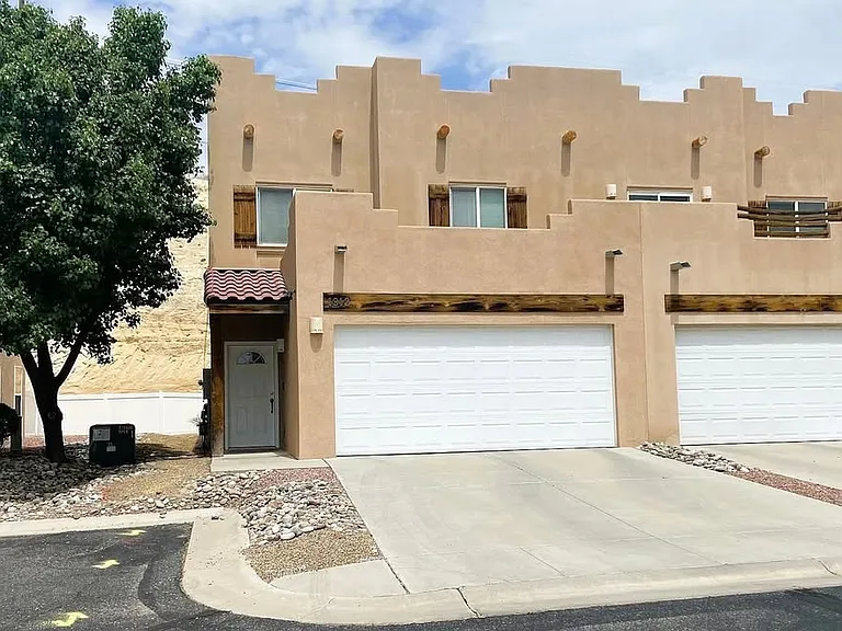 1912 Hollyhock Cir — Photo 3