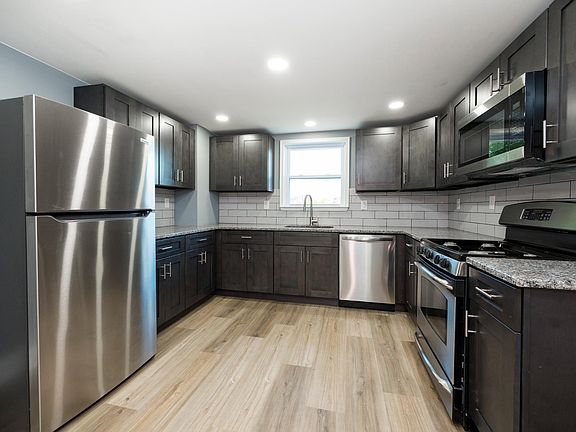 All new kitchen, 4 piece stainless steel appliances, granite counters