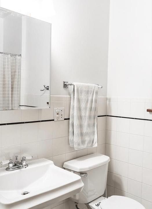 1st image of 1363 N Hoyne Ave #1