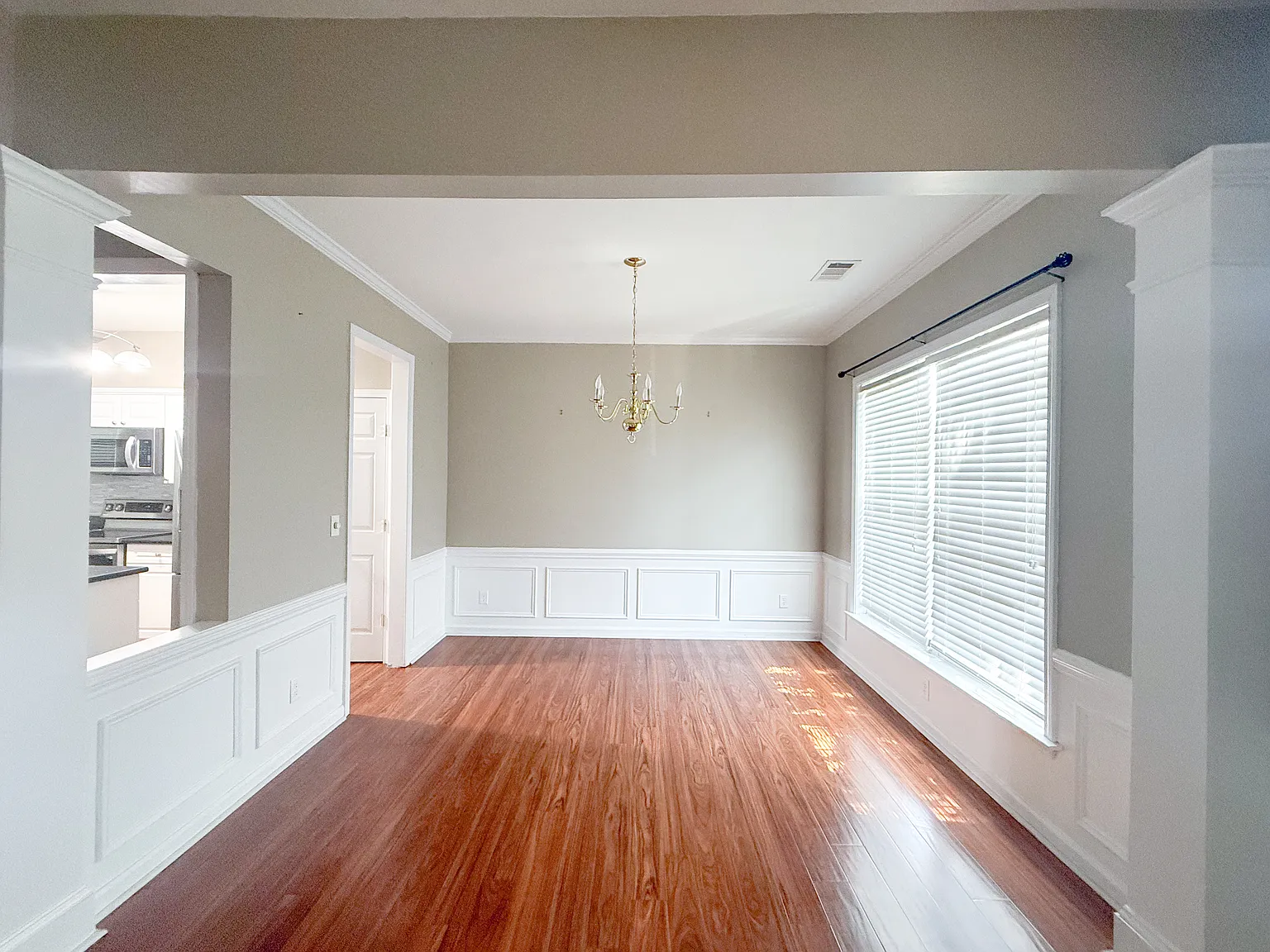 3 bed, 2.5 bath, 1660 sqft, $2,800 — Photo 3