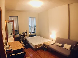 Rented by R New York