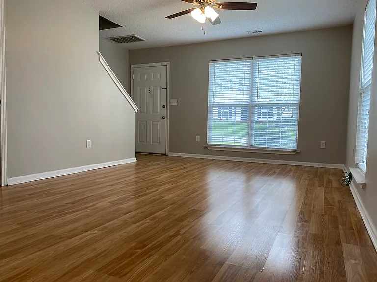 121 Fawnbrook Dr — Photo 2