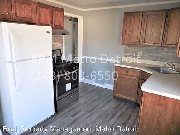 5th image of 3277 Garden Ave
