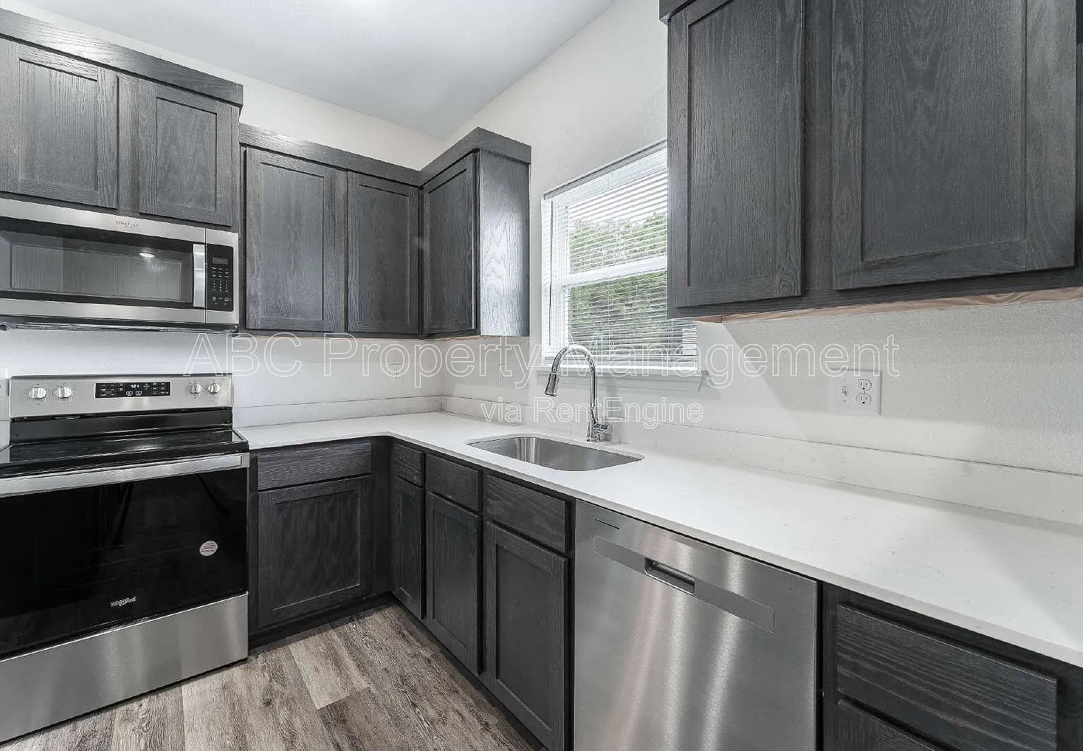 3 bed, 3.5 bath, $1,700 — Photo 4