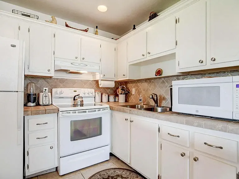 43 Waterford Cir #B — Photo 15
