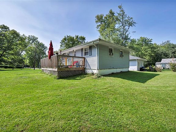 4th image of 106 N Meadowbrook Dr