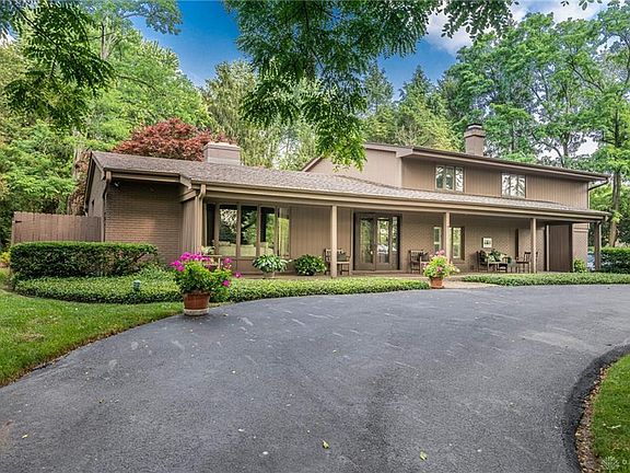 2nd image of 4950 Walther Cir