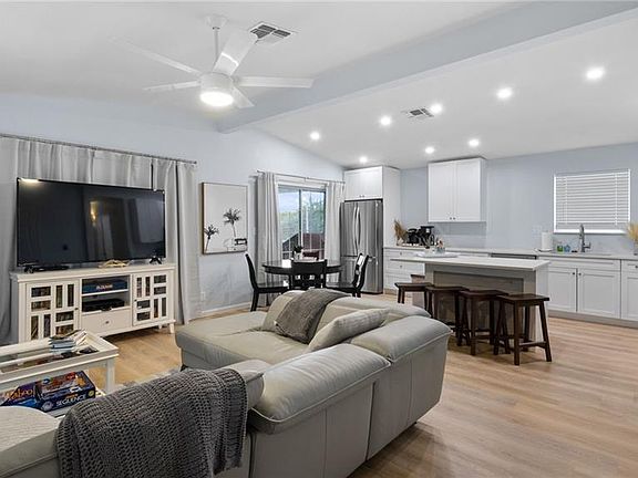 5th image of 408 Allen AVE