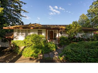 2320 Arbutus Rd, Saanich, BC V8N1V3