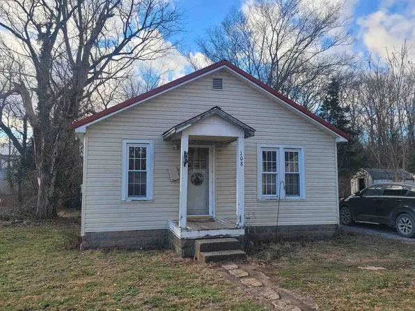 108 N Walnut St, McLeansboro, IL 62859